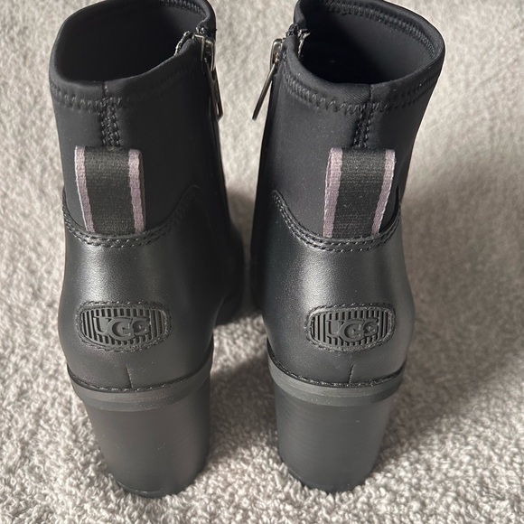 UGG Women’s Amathea Black Waterproof Leather Ankle Boots - Picture 6 of 9